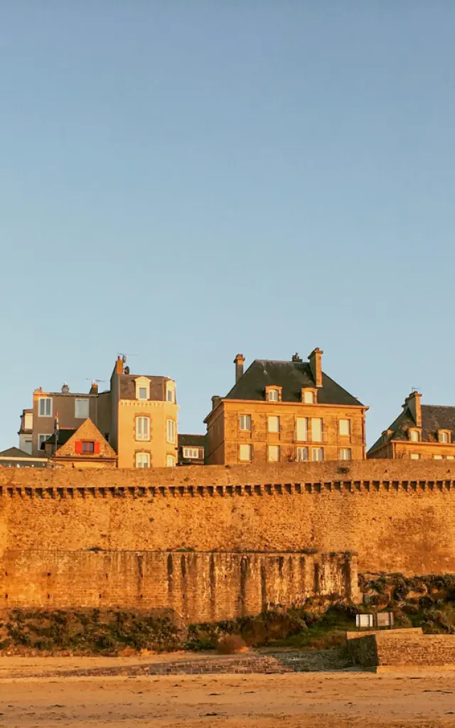 Vue Depuis La Plage De Bon Secours Intra Muros Saint Malo Smbmsm 5634 1200px