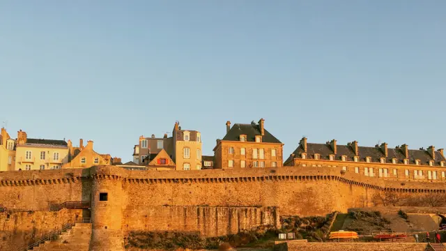 Vue Depuis La Plage De Bon Secours Intra Muros Saint Malo Smbmsm 5634 1200px