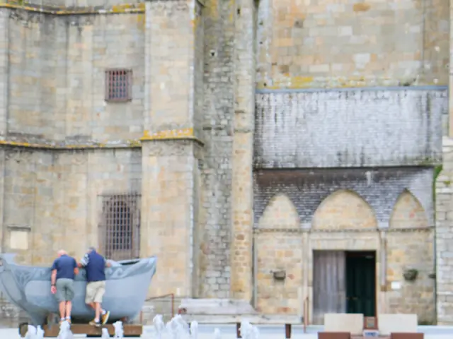 ©SMBMSM - Parvis de la cathédrale - Dol-de-Bretagne