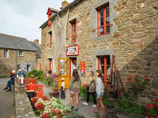 Maison Des Collections Saint Suliac Thibault Poriel 5160 1200px