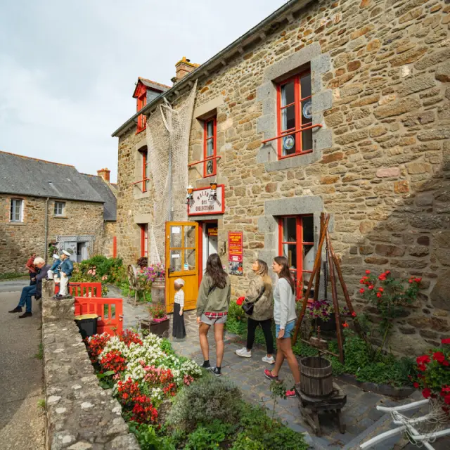 Maison Des Collections Saint Suliac Thibault Poriel 5160 1200px