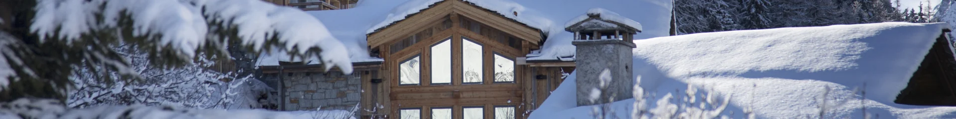 Sainte-Foy-Tarentaise en hiver, paysage enneigé capturé par Christine Harrisson, atmosphère montagnarde authentique