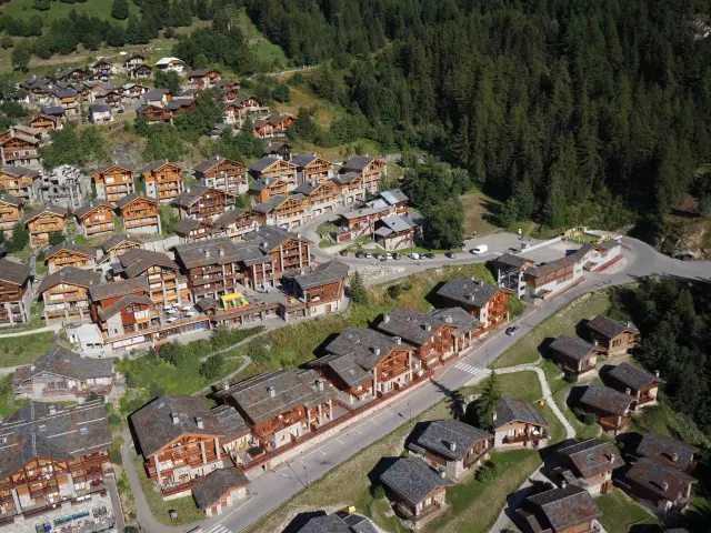 Sainte Foy Station Ete Vue Drone Tristan Price parking