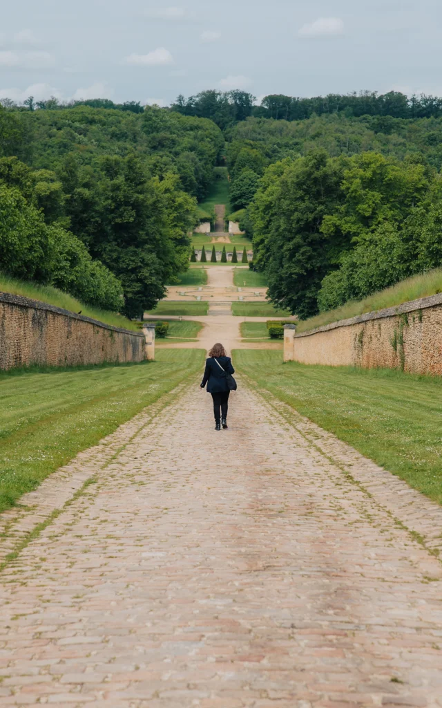 Perspective Domaine de Marly avec un passant