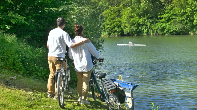 Promeneurs en bords de Seine au Port-Marly