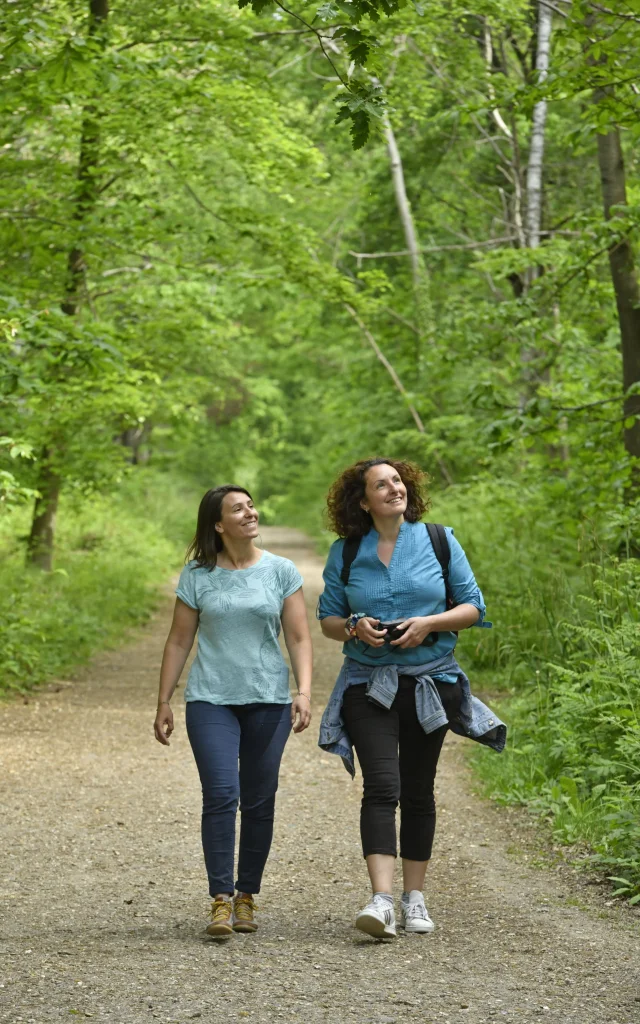 Emilie et Mélanie dans la forêt de Saint-Germain-en-Laye