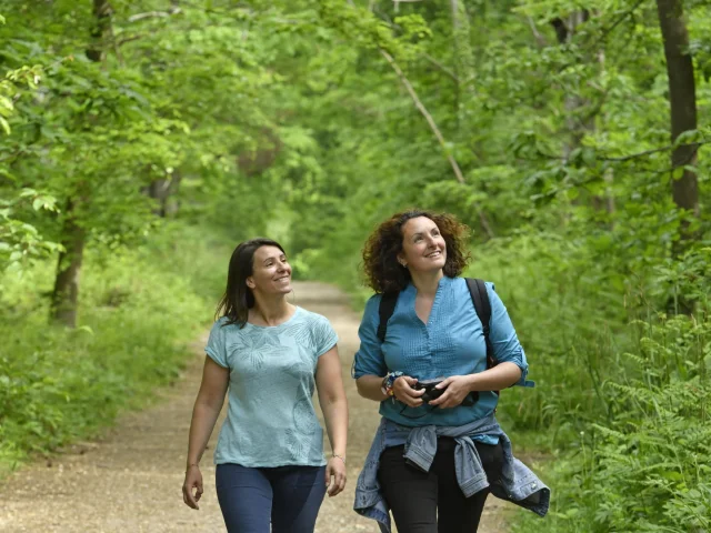 Emilie et Mélanie dans la forêt de Saint-Germain-en-Laye