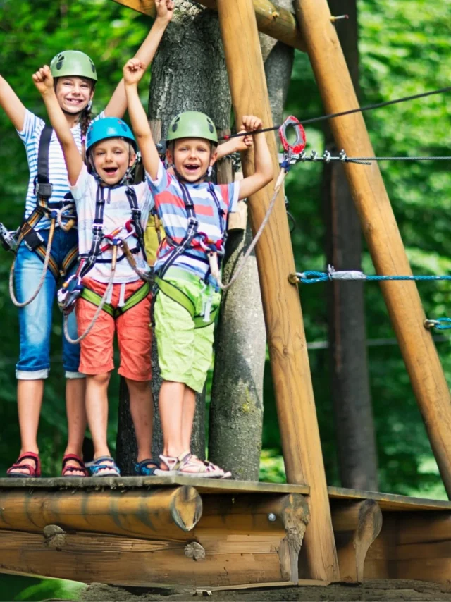 Enfants à l'accrobranche à Saint-Germain-en-Laye