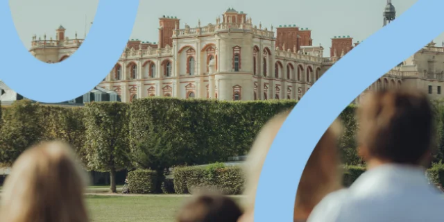 Famille observant le château de Saint-Germain-en-Laye avec la boucle de Seine OTISGBS