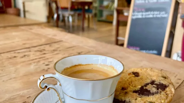 C'est l'heure de la pause goûter au salon de thé Pavlova & vieilles dentelles à Louveciennes