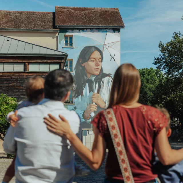 Famille en visite sur l'ile des Impressionnistes à Chatou