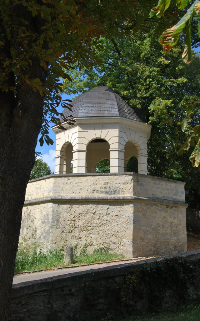 Louveciennes, place Dreux