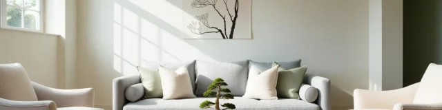 Salon Avec Un Beau Canape Et Une Table Basse Deux Fauteuils Dans Une Ambiance Zen Et Lumineuse