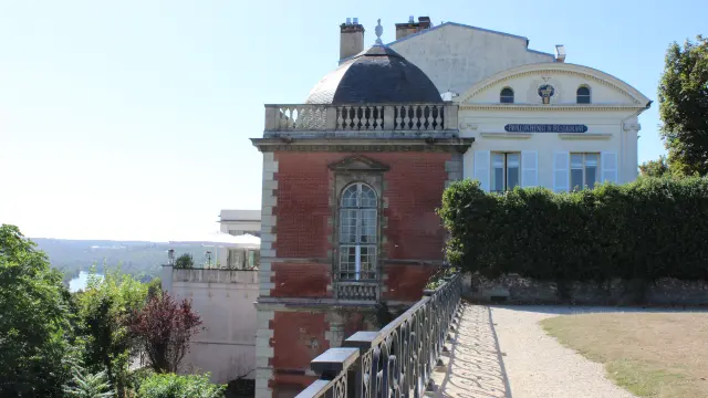 Terrasse de Saint-Germain-en-Laye, vue sur le Pavillon Henri IV
