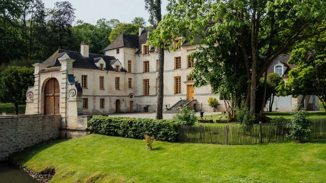 Château du Pont à Louveciennes au printemps OTISGBS