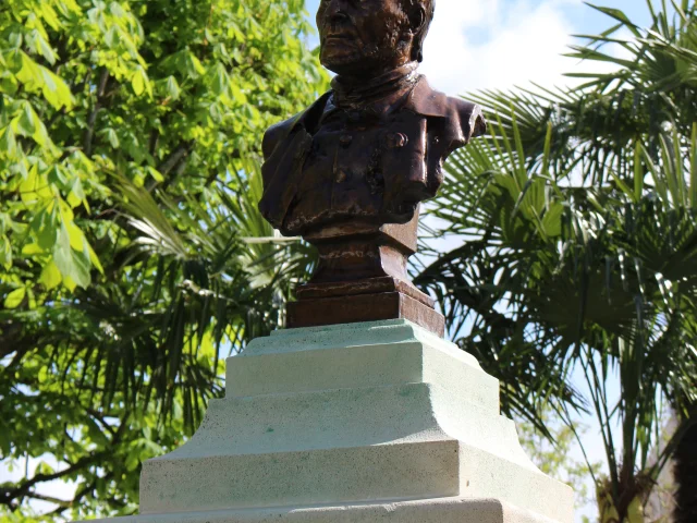 Statue Victor Schoefler Houilles