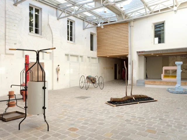 Vue Dexposition De La Biennale De La Jeune Creation 2020 Vue De La Verriere F. Dufeil Y. Estevenin P. Itoua L. M. Decombas Antoine Dumont