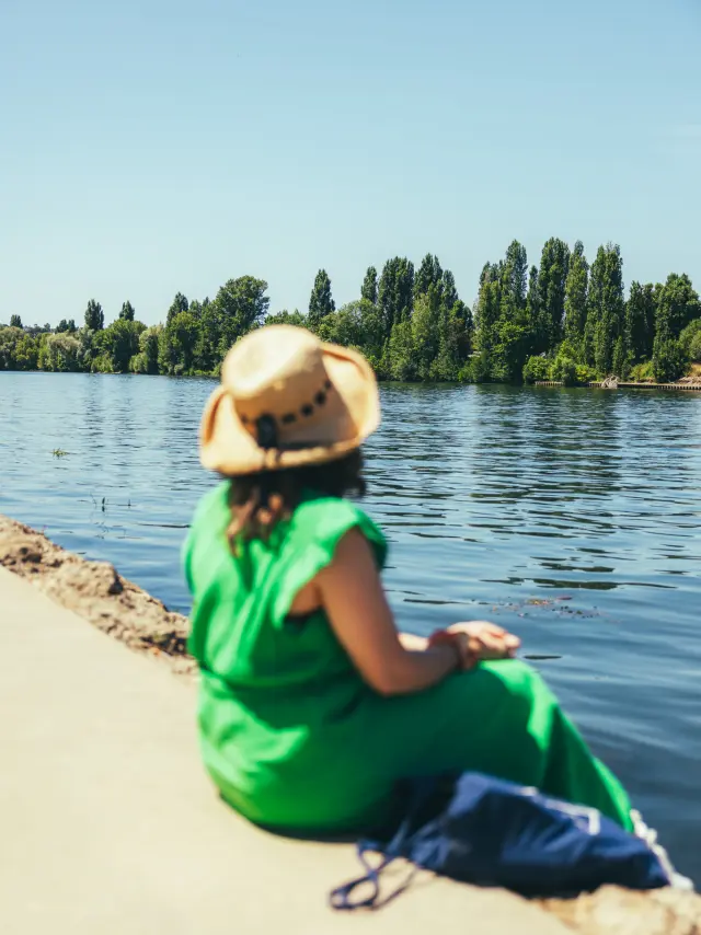Femme en bords de Seine à Sartrouville OTISGBS