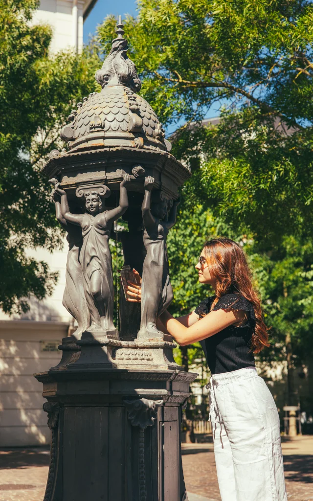 Fontaine Wallace avec une femme OTISGBS
