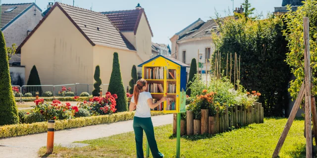 Le parc des Sophoras à Montesson - entrée du parc OTISGBS
