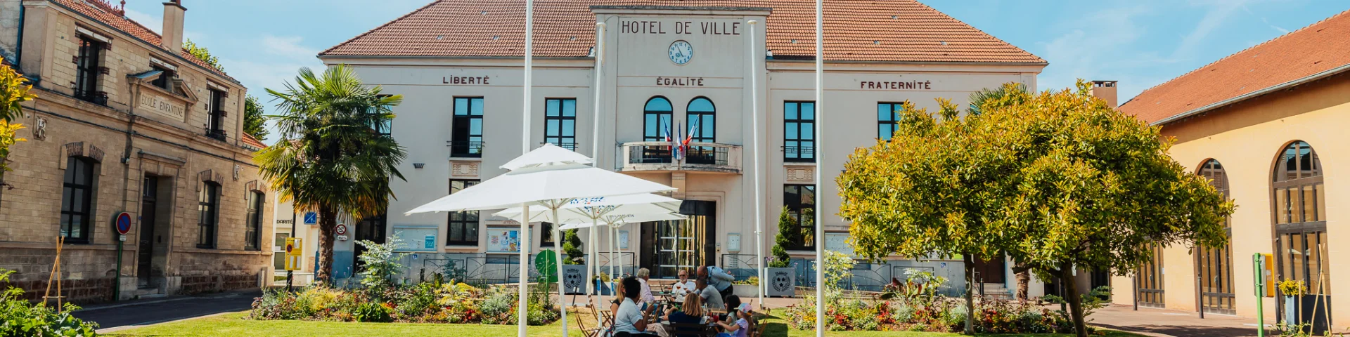 Place de l'hôtel de ville à Montesson OTISGBS