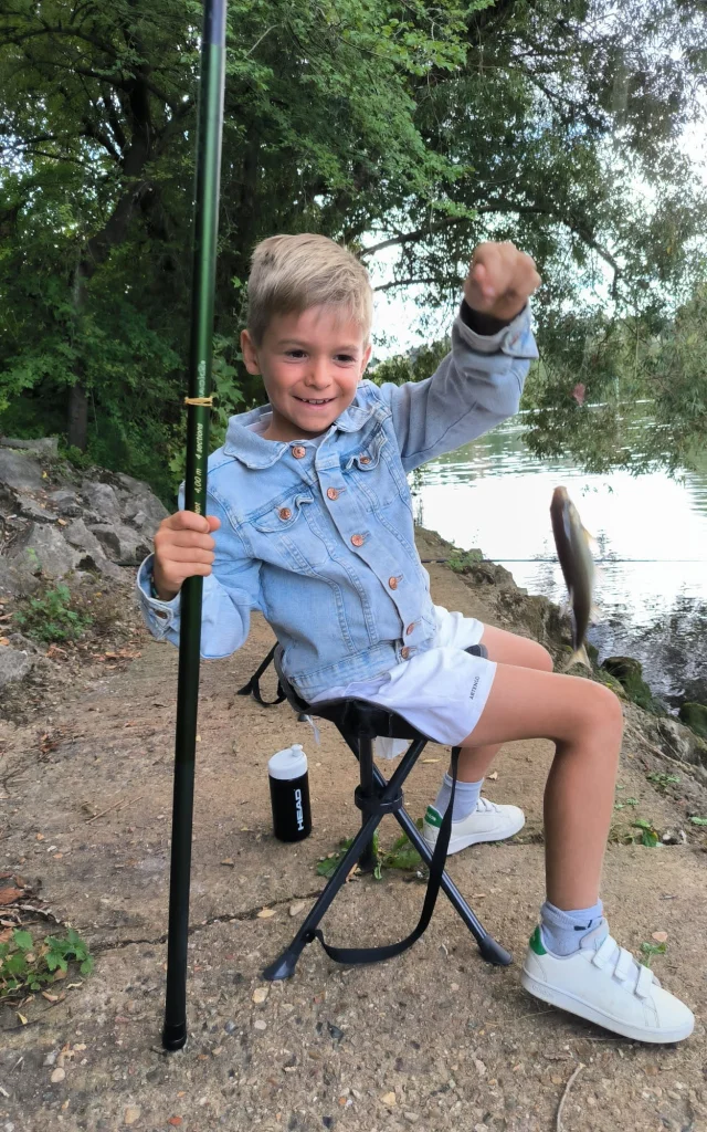 Enfant lors de l'atelier initiation pêche au Pecq OTISGBS