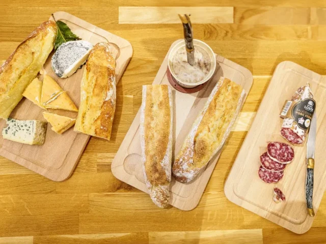 Planche de charchuterie et fromages à La P'tite Soeur à Sartrouville