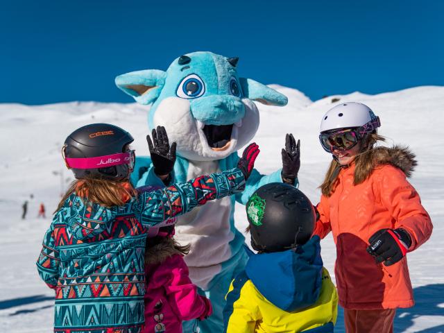 Photo Skiing Lifestyle Mascot Altiservice @julian Gillier Films 91