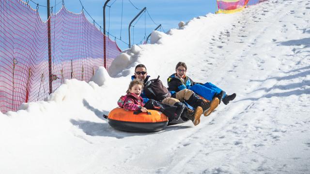 ©nbirrien Snowtubing Famille Enfants Hiv21
