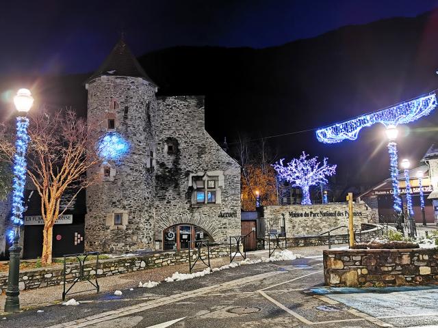 Iluminación de la Torre Hachan