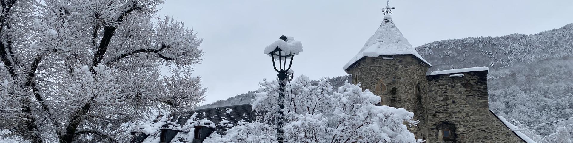 Cperisse Village Winter Snow Town Hall3