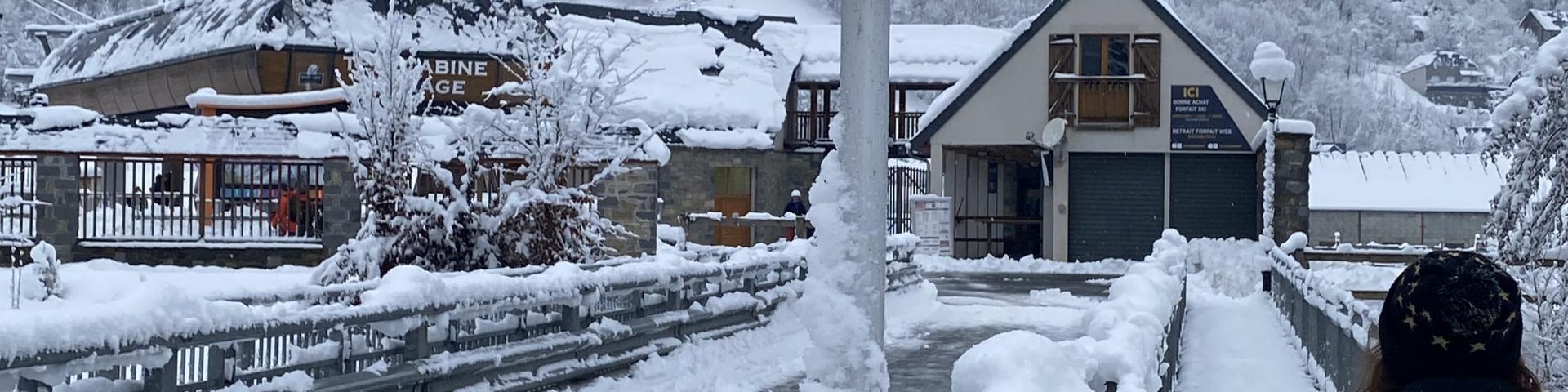 ©cperisse Village Hiver Neige Pont Télécabine Laetitia