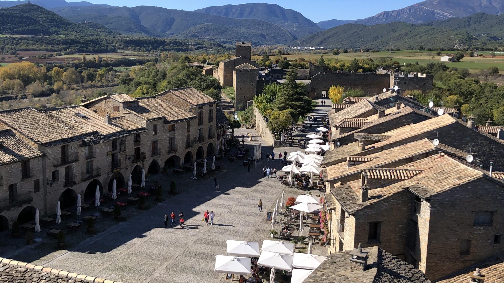 Le village englouti et le lac de Mediano en Espagne SaintLary Tourisme — free download