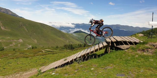 Photo bike park enduro rider aure 2021