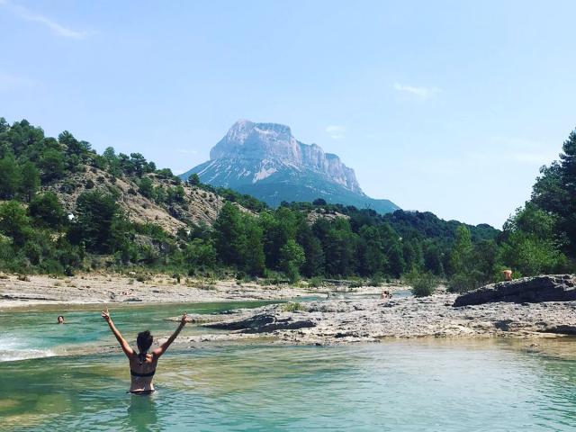 anisclo spain bathing laetitia