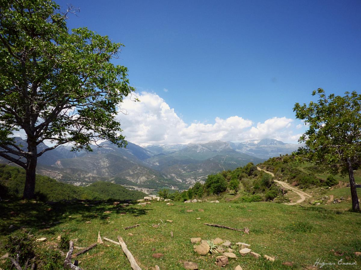 Le village englouti et le lac de Mediano en Espagne SaintLary Tourisme — free download