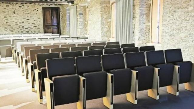 salle_de_conference_mairie_-_apres_travaux_web_0.jpg