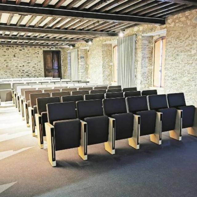 salle_de_conference_mairie_-_apres_travaux_web_0.jpg