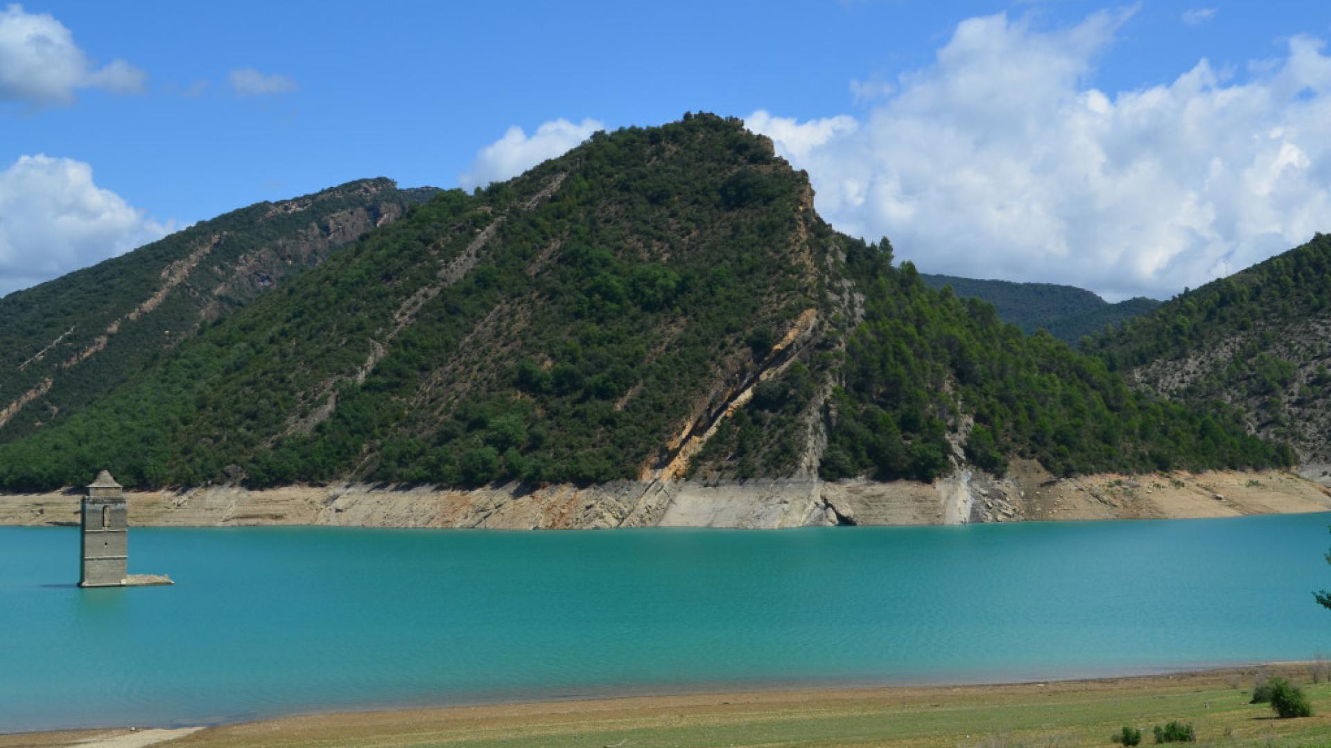 Le village englouti et le lac de Mediano en Espagne SaintLary Tourisme — free download