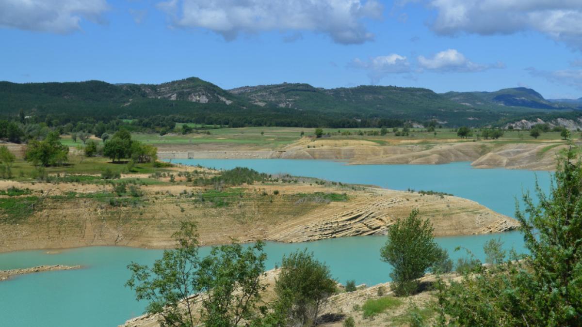 Le village englouti et le lac de Mediano en Espagne SaintLary Tourisme — free download