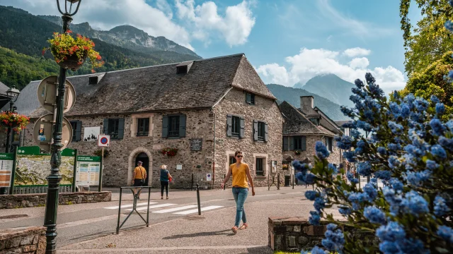 3 Chiens Pour 1 Traversee Balade Dans Le Village St Lary