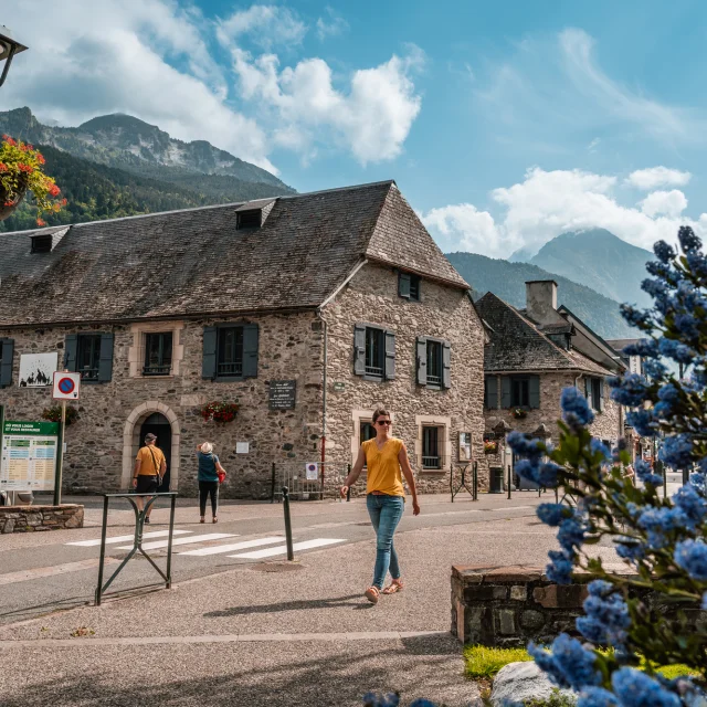 3 Chiens Pour 1 Traversee Balade Dans Le Village St Lary