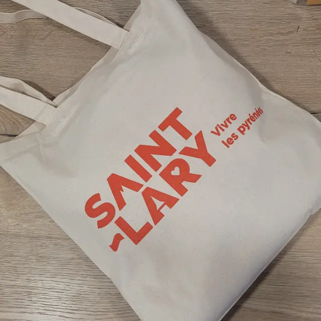 Saint Lary Tote Bag1