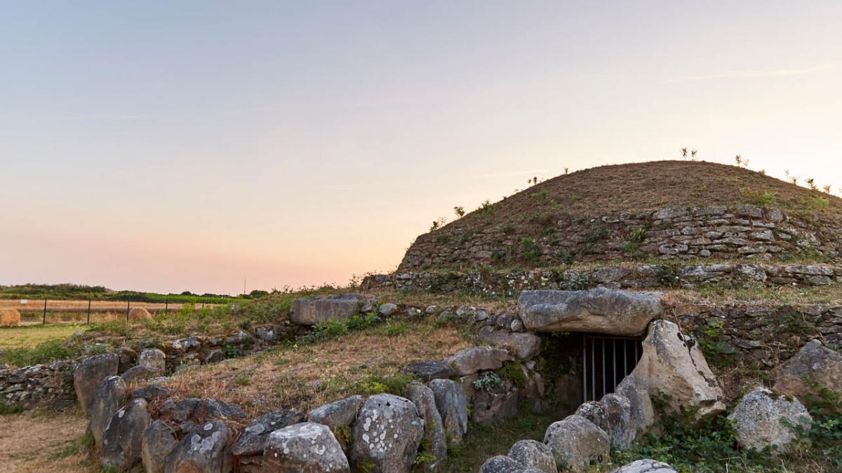 Visitez le Tumulus de Dissignac Une visite rare hors du temps Visitez le Tumulus de Dissignac Une visite rare hors du temps