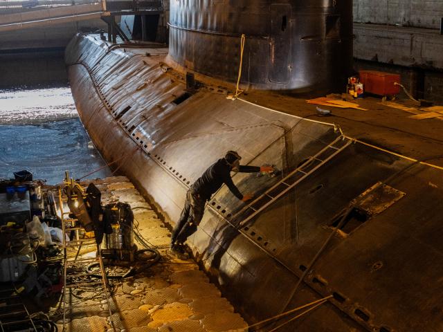 Travaux de restauration sur le sous-marin Espadon à Saint-Nazaire