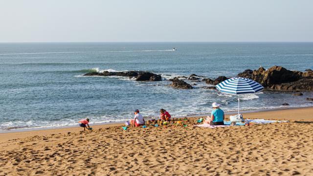 Famille sur une plage