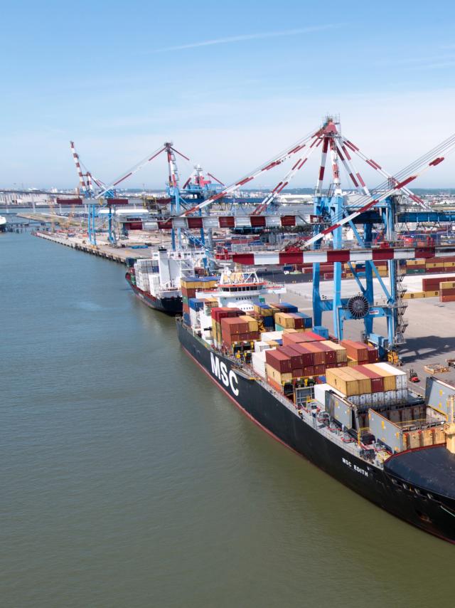Port-aerien-conteneurs-Franck-Badaire.jpg