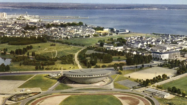 Vue aérienne du parc des sports et du parc paysager.