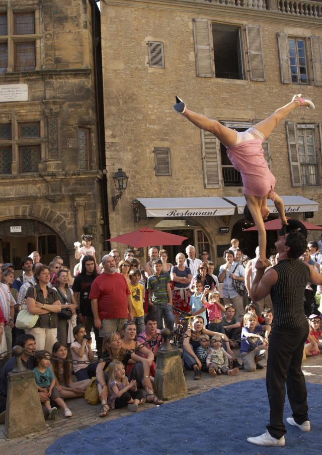 Street entertainment in Sarlat