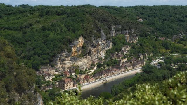 Vue aérienne sur le village de la Roque-Gageac - Vallée de la Dordogne